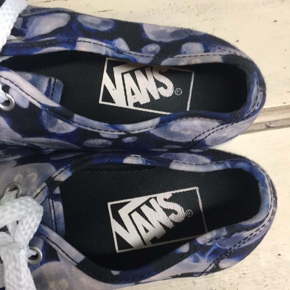 Jellyfish Vans View 5